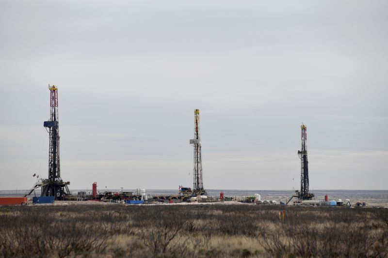 &copy; Reuters. Drilling rigs operate in the Permian Basin oil and natural gas production area in Lea County