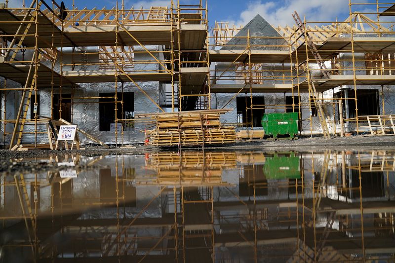 &copy; Reuters. FILE PHOTO: Construction site during the coronavirus disease (COVID-19) pandemic in Galway