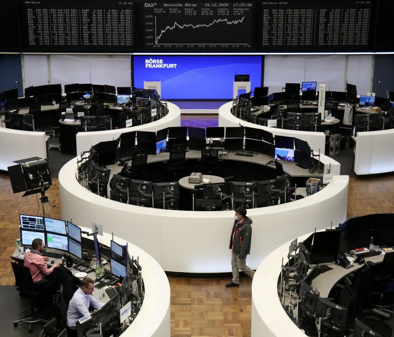 &copy; Reuters. FILE PHOTO:  The German share price index DAX graph is pictured at the stock exchange in Frankfurt