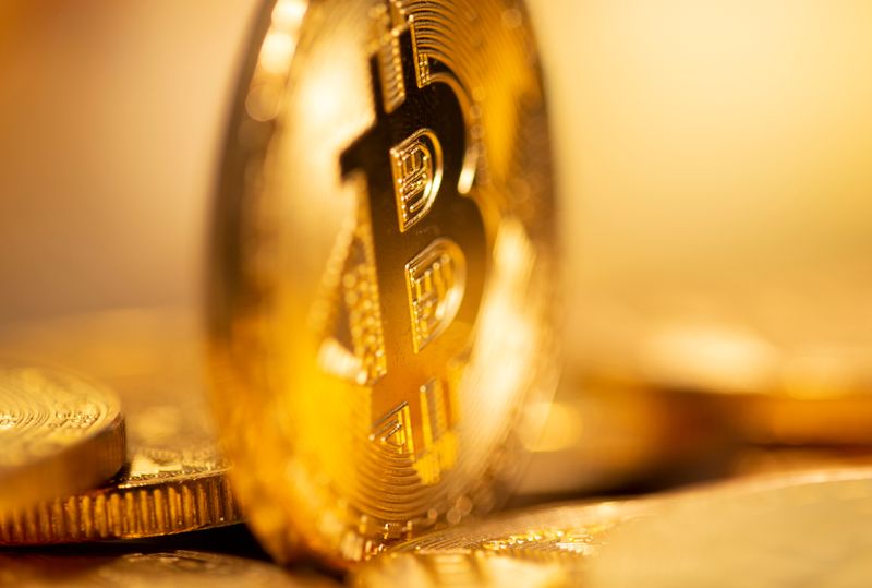 &copy; Reuters. FILE PHOTO: A representation of virtual currency Bitcoin