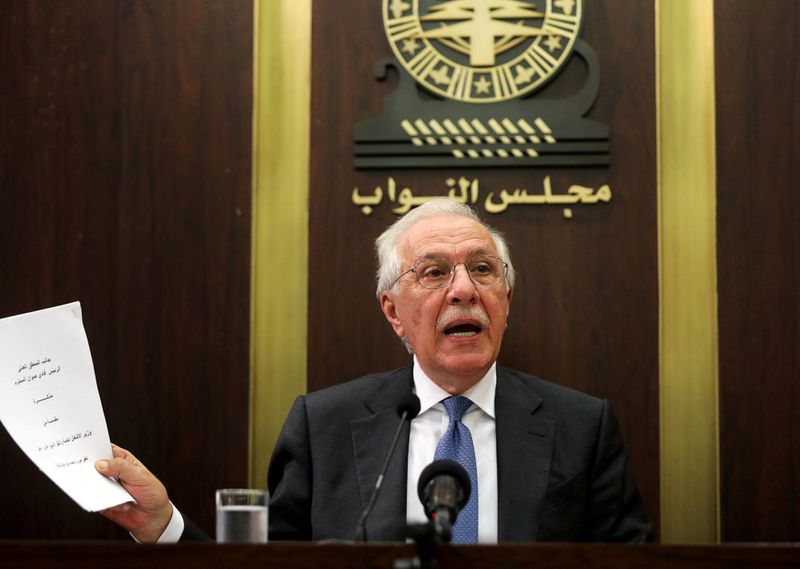 © Reuters. وزيران سابقان يرفضان المثول أمام القاضي في قضية مرفأ بيروت
