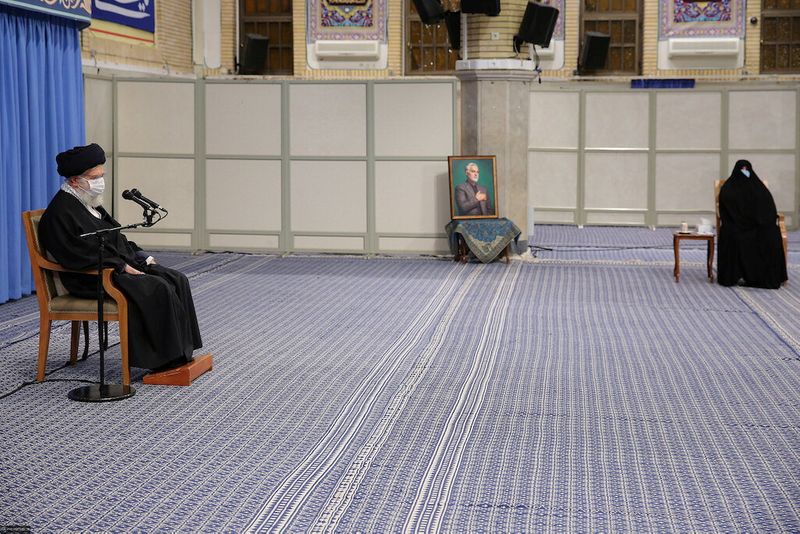 &copy; Reuters. El líder supremo de Irán, el ayatolá Ali Jamenei, en reunión para conmemorar el primer aniversario de la muerte del principal comandante de Irán, Qassem Soleimani, Teherán
