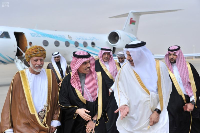 &copy; Reuters. FILE PHOTO: Foreign ministers of the Gulf Cooperation Council (GCC) arrive, ahead of an annual leaders summit in Riyadh