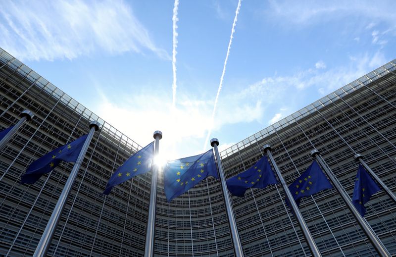 &copy; Reuters. FILE PHOTO: European Union flags flutter outside the European Commission headquarters in Brussels