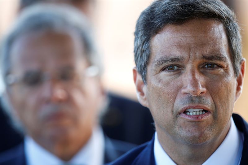 &copy; Reuters. Presidente do Banco Central, Roberto Campos Neto, deixa o Alvorada na companhia do ministro da Economia, Paulo Guedes