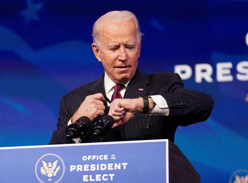 © Reuters. U.S. President-elect Joe Biden announces transportation secretary nominee Buttigieg at his transition headquarters in Wilmington, Delaware