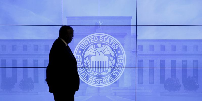 &copy; Reuters. Il logo della Federal Reserve a Washington, prima di una conferenza stampa