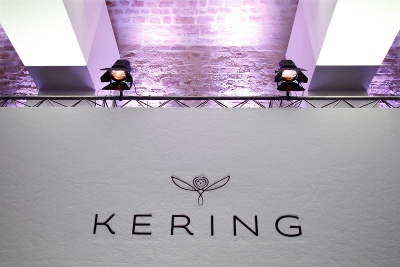 &copy; Reuters. FILE PHOTO:  The logo of Kering is seen during the company&apos;s 2015 annual results presentation in Paris