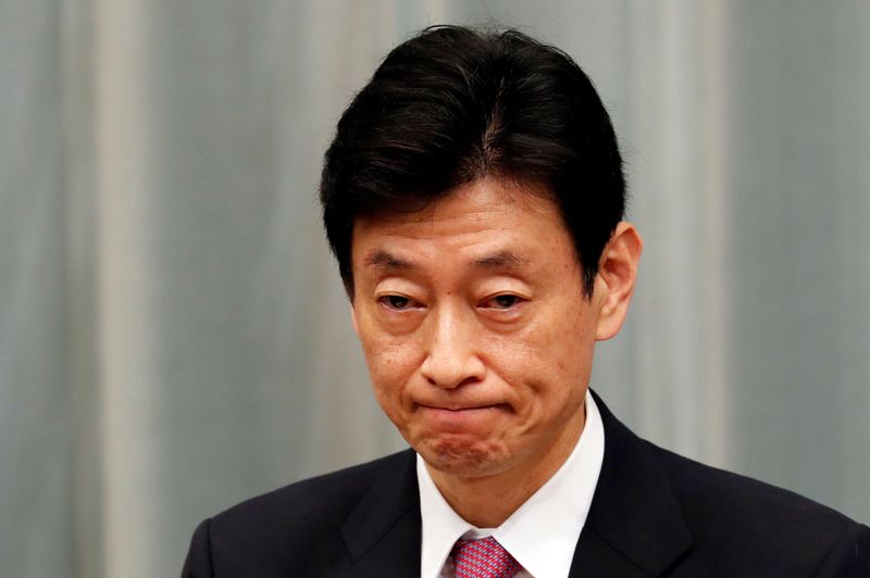 © Reuters. 東京の新規陽性者800人超、極めて強い危機感持ち注視＝西村再生相