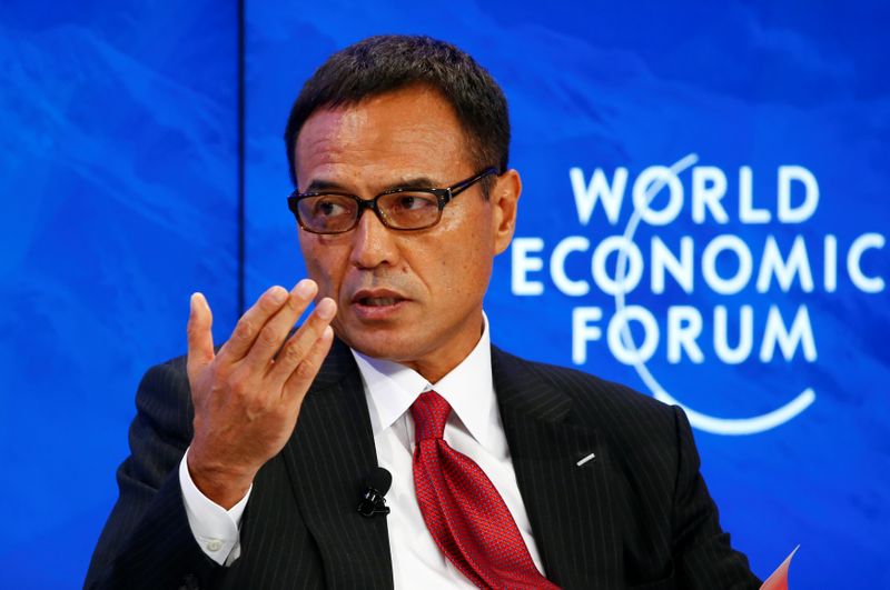 © Reuters. FILE PHOTO: Niinami, President and CEO of Suntory Holdings, addresses the session 'Japan's Future Economy' during the annual meeting of the World Economic Forum (WEF) in Davos