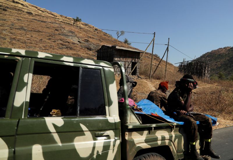 &copy; Reuters. FILE PHOTO: Members of Ethiopian National Defense Force head to mission, in Sanja