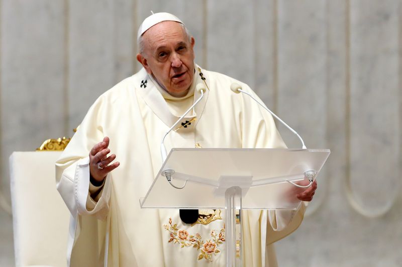 &copy; Reuters. Papa Francisco durante missa no Vaticano