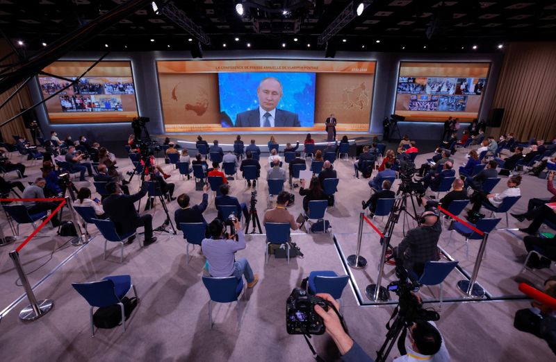 &copy; Reuters. Jornalistas comparecem à entrevista coletiva de fim de ano do presidente russo, Vladimir Putin, realizada de forma online