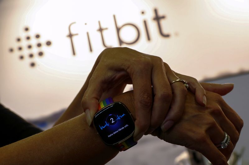 &copy; Reuters. An employee uses an electrocardiogram function on a Fitbit smartwatch at the IFA consumer technology fair, in Berlin
