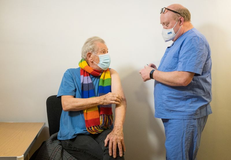 © Reuters. Actor Ian McKellen receives COVID-19 vaccine at Queen Mary University Hospital, in London
