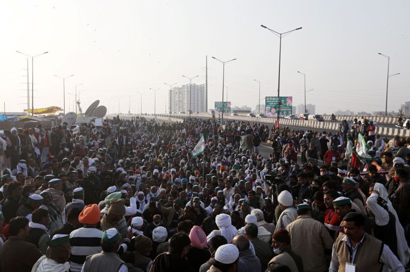 &copy; Reuters. Protest against farm bills passed by India&apos;s parliament