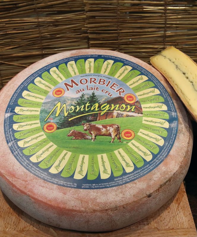 © Reuters. A wheel of Morbier cheese is seen in a shop specialised in cheeses in Brussels