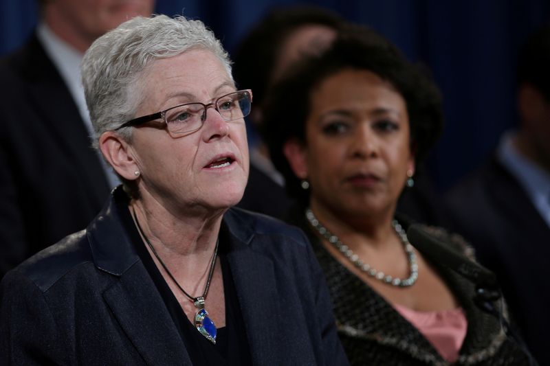 &copy; Reuters. FILE PHOTO: EPA Administrator Gina McCarthy speaks during a news conference, accompanied by U.S. Attorney General Loretta Lynch, in Washington