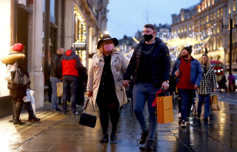 &copy; Reuters. FILE PHOTO:  Outbreak of the coronavirus disease (COVID-19) in London