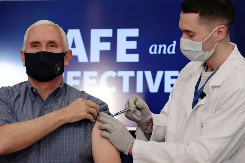 &copy; Reuters. U.S. Vice President Mike Pence receives the COVID-19 vaccine at the White House in Washington