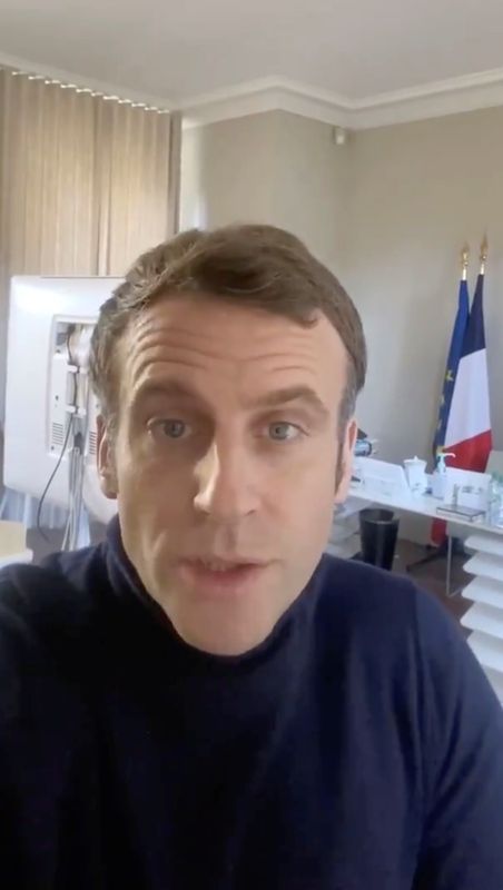 &copy; Reuters. Presidente da França, Emmanuel Macron, dá atualização sobre sua saúde em Versalhes