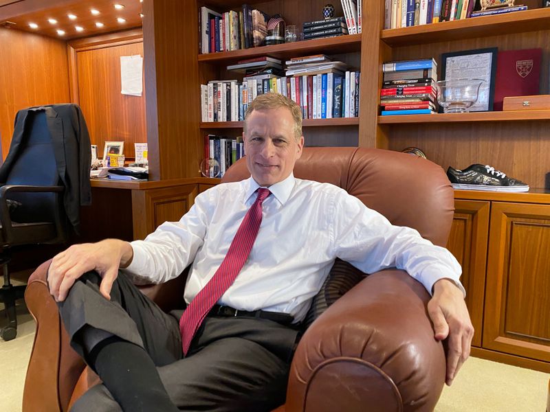 &copy; Reuters. Dallas Federal Reserve Bank President Robert Kaplan speaks during an interview in his office at the bank&apos;s headquarters in Dallas