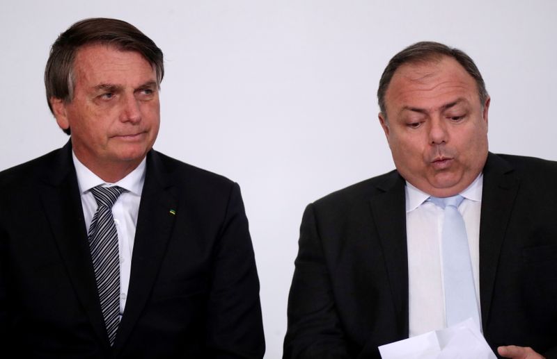 &copy; Reuters. Presidente Jair Bolsonaro e ministro da Saúde, Eduardo Pazuello