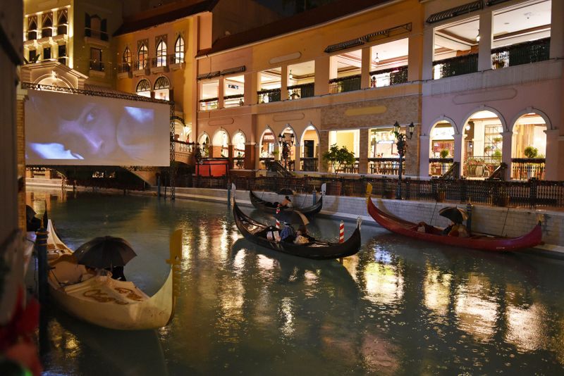 © Reuters. People on gondolas watch a movie while observing social distancing amid coronavirus disease (COVID-19) at a float-in cinema, in Venice Grand Canal Mall, Taguig City, Metro Manila