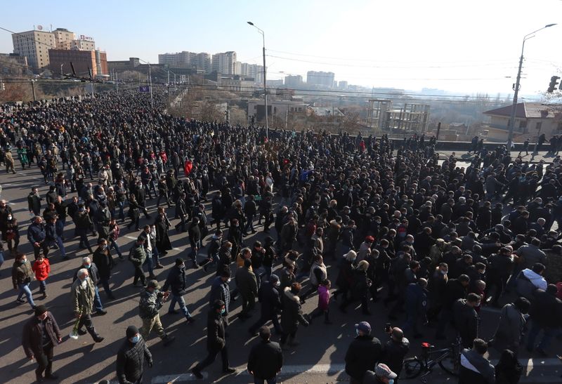 &copy; Reuters. مسيرة في أرمينيا لتأبين قتلى ناجورنو قرة باغ ومطالبات باستقالة رئيس الوزراء