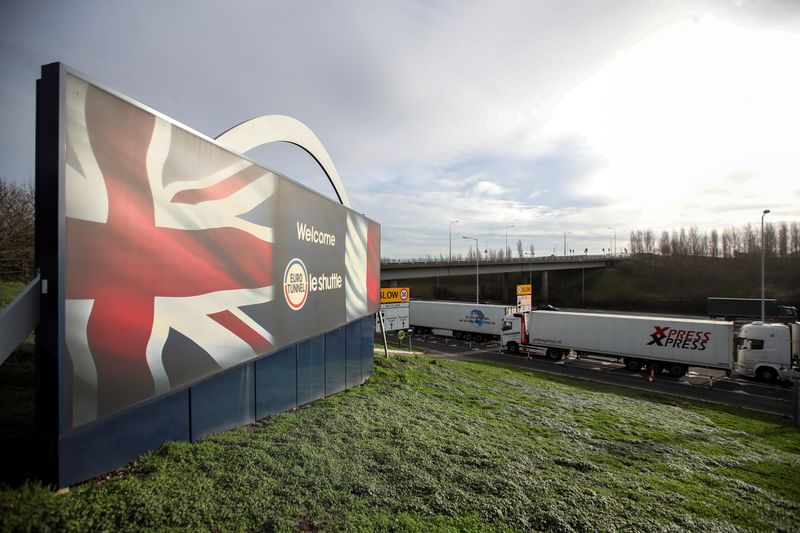 &copy; Reuters. Lorries queue to enter the Eurotunnel terminal in Folkestone