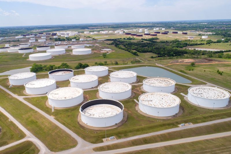 &copy; Reuters. FILE PHOTO: Crude oil storage tanks are seen in an aerial photograph at the Cushing oil hub