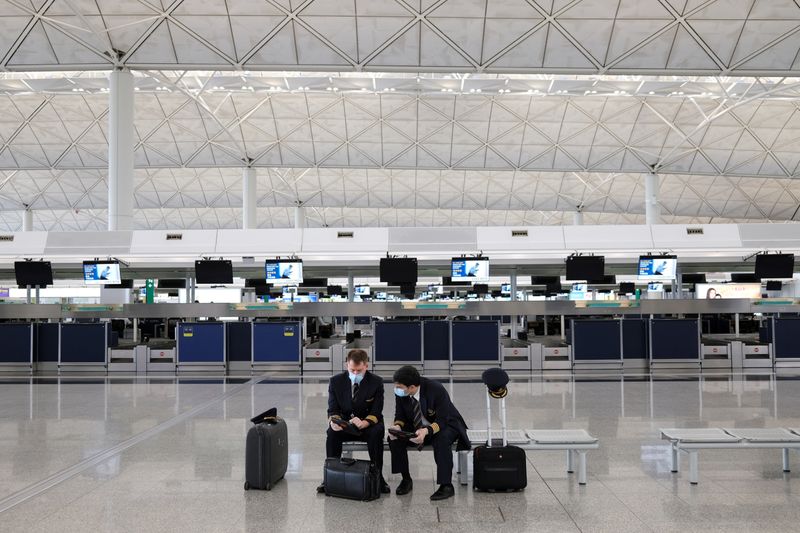 &copy; Reuters. هونج كونج أول مدينة آسيوية تقرر حظر الرحلات الجوية من بريطانيا