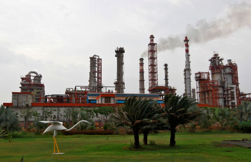&copy; Reuters. An oil refinery of Essar Oil, which runs India&apos;s second biggest private sector refinery, is pictured in Vadinar