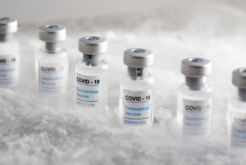 &copy; Reuters. FILE PHOTO: Vials labelled &quot;COVID-19 Coronavirus Vaccine&quot; are placed on dry ice in this illustration