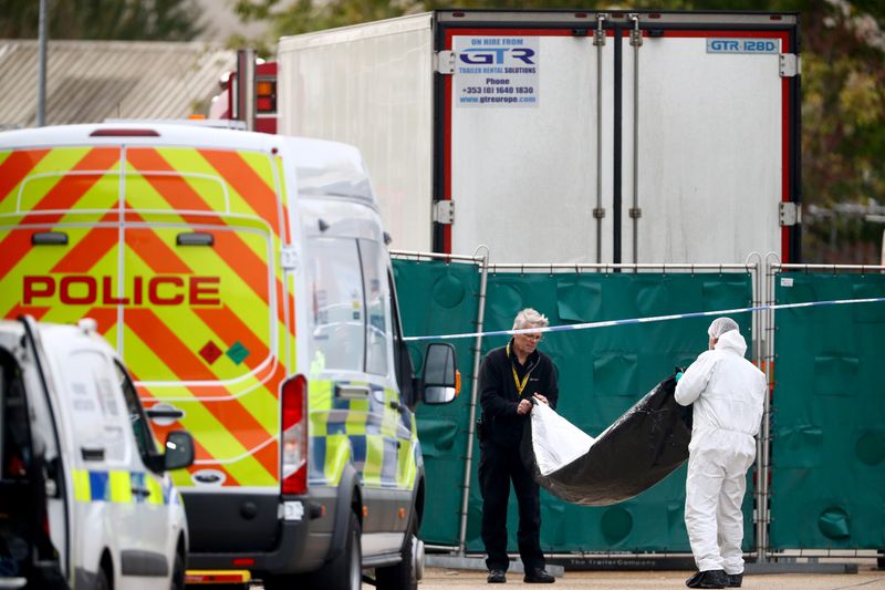 © Reuters. محكمة إنجليزية تدين 2 بالقتل غير العمد بشأن اختناق 39 مهاجرا في حاوية شحن