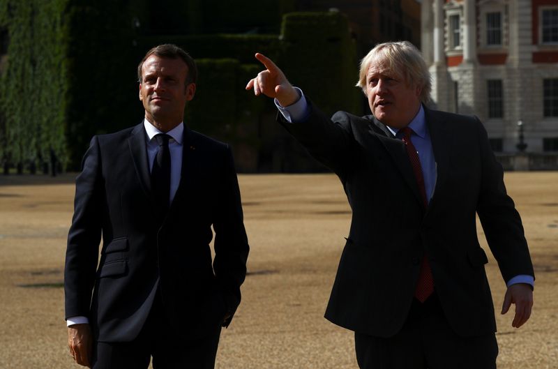 &copy; Reuters. CORONAVIRUS: JOHNSON DIT AVOIR DISCUTÉ DES FRONTIÈRES AVEC MACRON