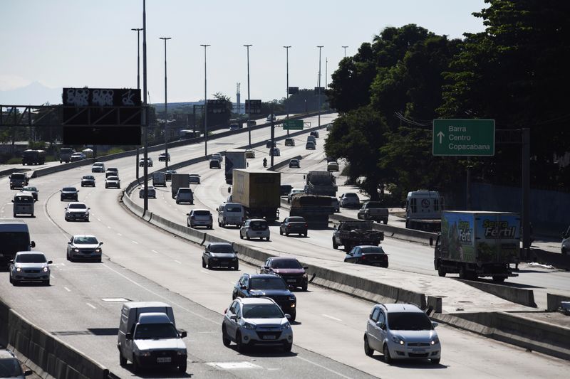 &copy; Reuters. Avenida Brasil no Rio de Janeiro