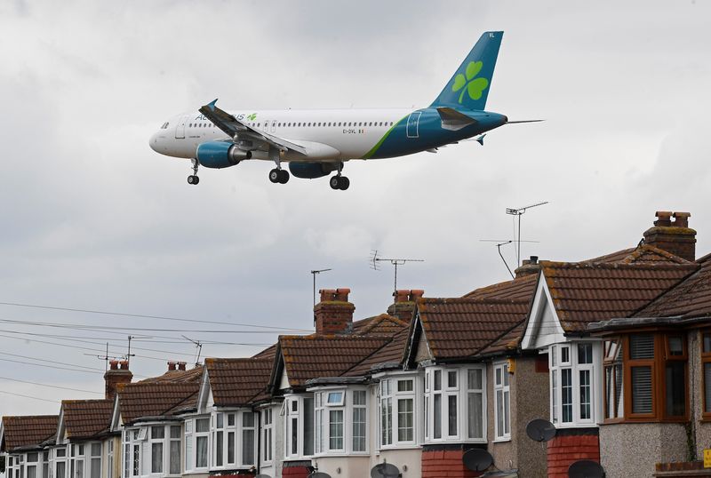 &copy; Reuters. An Aer Lingus flight makes its landing approach at Heathrow Airport, as Britain launches its 14-day quarantine for international arrivals, following the outbreak of the coronavirus disease (COVID-19), London, Britain