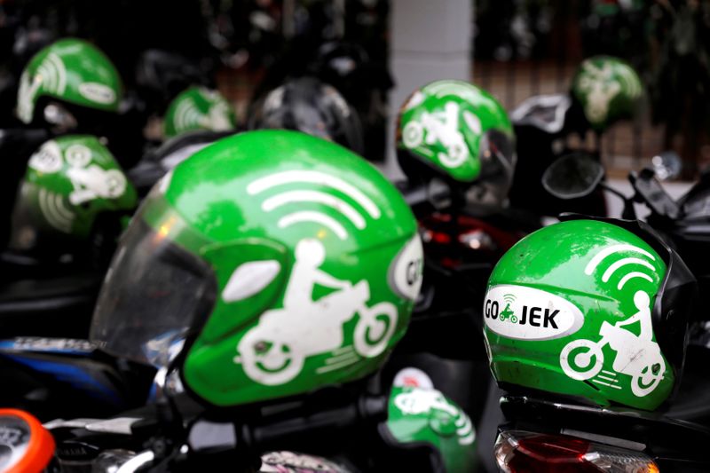 &copy; Reuters. FILE PHOTO: FILE PHOTO: Gojek driver helmets are seen during Go-Food festival in Jakarta