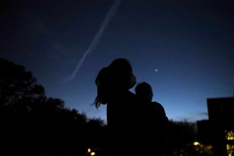 © Reuters. Jupiter and Saturn aligned so closely they appear as a single celestial body