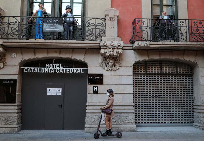 &copy; Reuters. FILE PHOTO: Spread of the coronavirus disease (COVID-19) in Barcelona