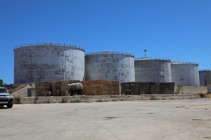 &copy; Reuters. Crude oil storage tanks are seen at Azzawiya oil refinery, in Zawiyah west of Tripoli