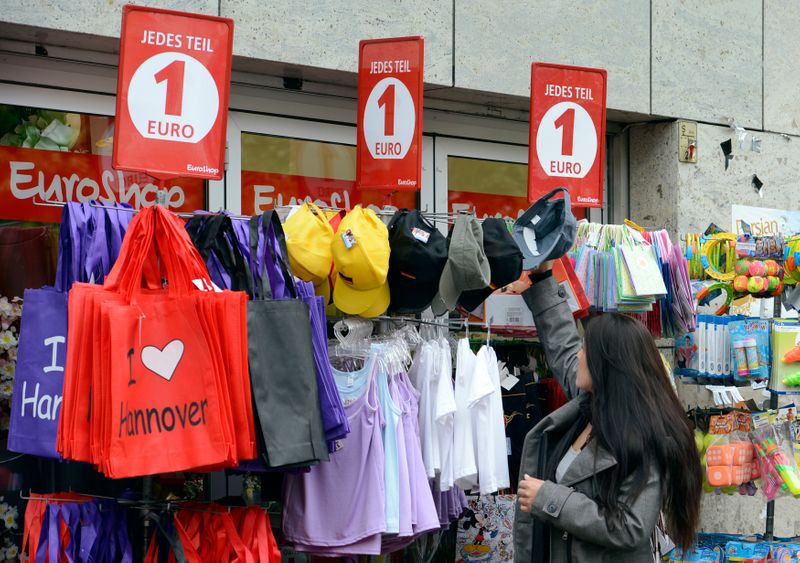 &copy; Reuters. Loja de 1 euro em Hanover, Alemanha