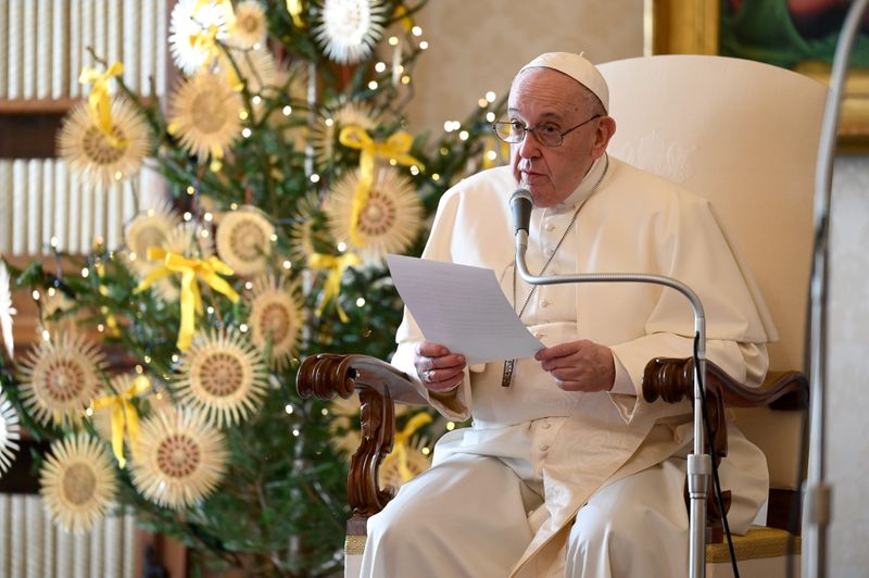 &copy; Reuters. FILE PHOTO: Pope Francis holds the weekly general audience at the Library of the Apostolic Palace at the Vatican December 16, 2020.