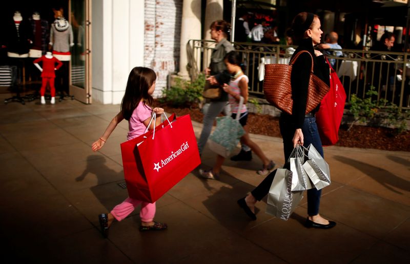 &copy; Reuters. People shop at The Grove mall in Los Angeles