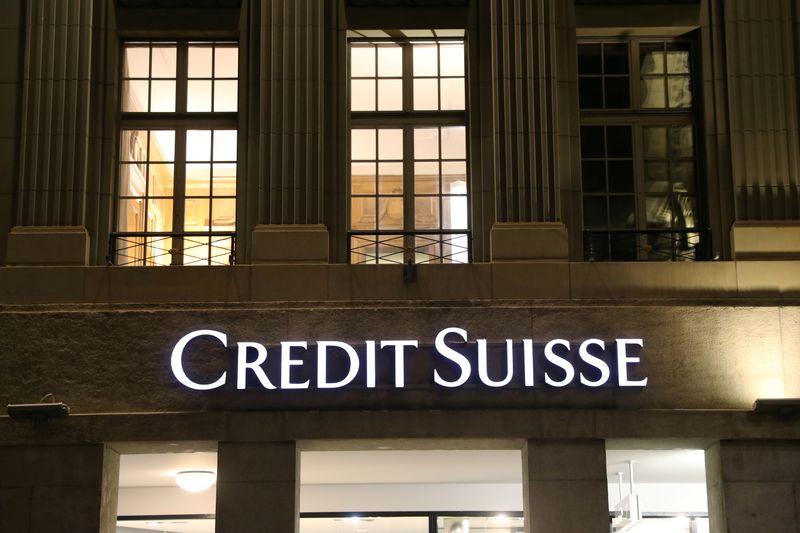 &copy; Reuters. FILE PHOTO: The logo of Swiss bank Credit Suisse is seen in Bern