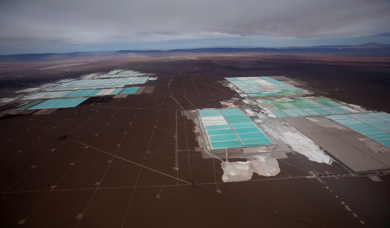 © Reuters. Instalações da SQM para produção de lítio no Deserto do Atacama, Chile