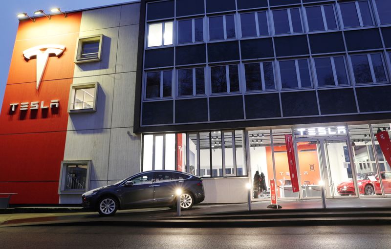 &copy; Reuters. A branch office of car manufacturer Tesla is seen in Bern