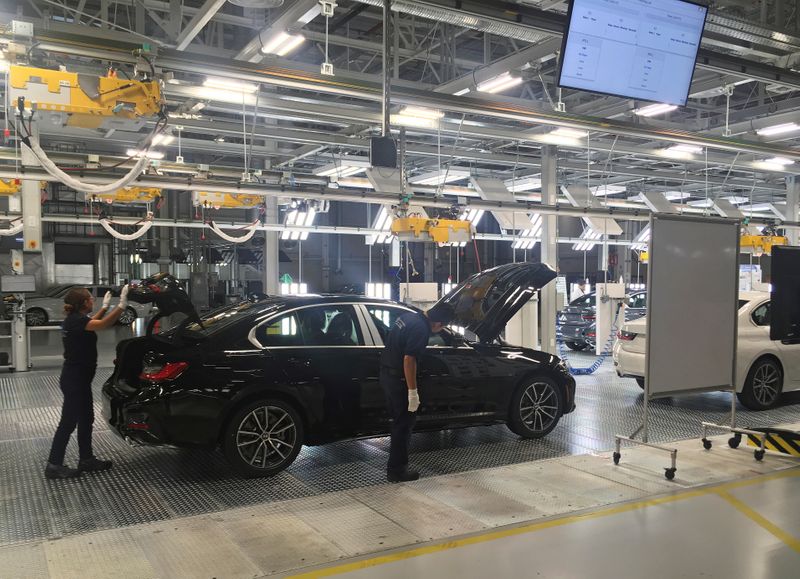 &copy; Reuters. FILE PHOTO: Employees work on a BMW 3 Series car during a media tour at the new plant of German automaker BMW in San Luis Potosi