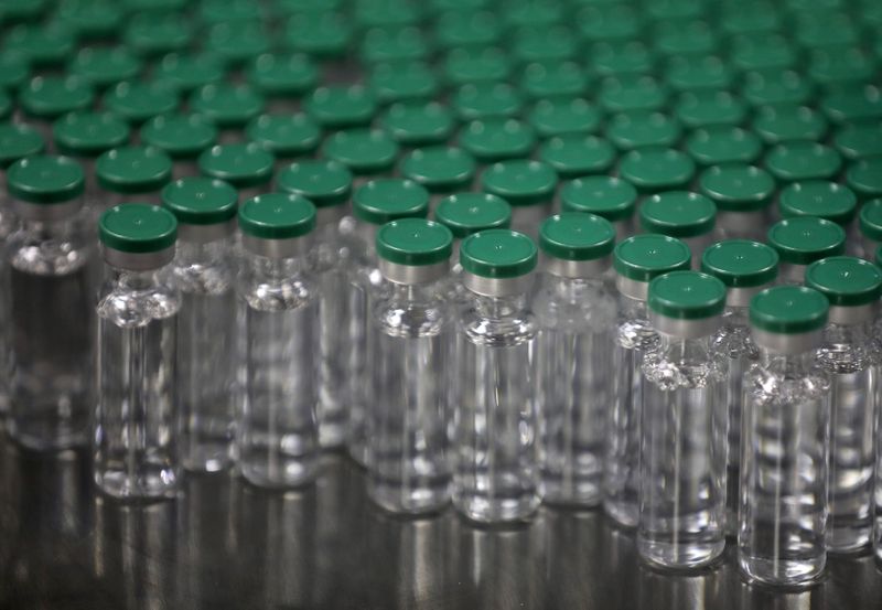 © Reuters. FILE PHOTO: Vials of AstraZeneca's COVISHIELD, coronavirus disease (COVID-19) vaccine, are seen before they are packaged inside a lab at Serum Institute of India, Pune